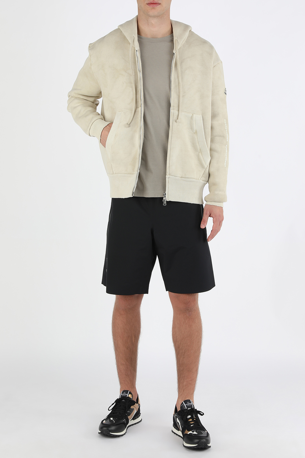 סווטשירט קפוצ'ון בגוון אוף-וויט